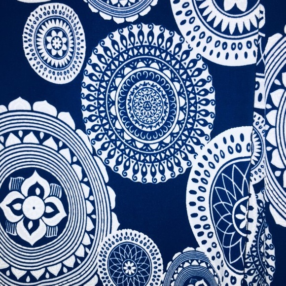 EUC Blue Medallion Pattern Sleeveless Top - Picture 5 of 6